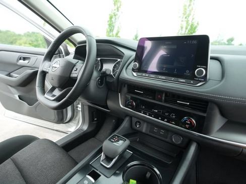 Used 2025 Nissan Rogue SV FWD image 37