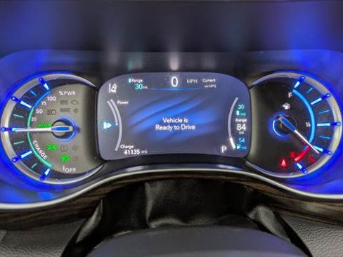 Used 2023 Chrysler Pacifica Limited FWD image 24