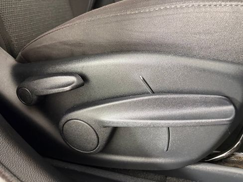 Used 2020 Jeep Cherokee Latitude FWD image 29