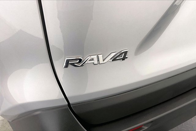 Used 2025 Toyota RAV4 XLE AWD/4WD image 32