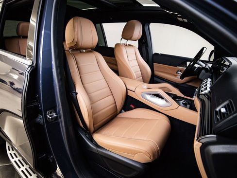 Used 2024 Mercedes-Benz GLS 580 4MATIC image 29