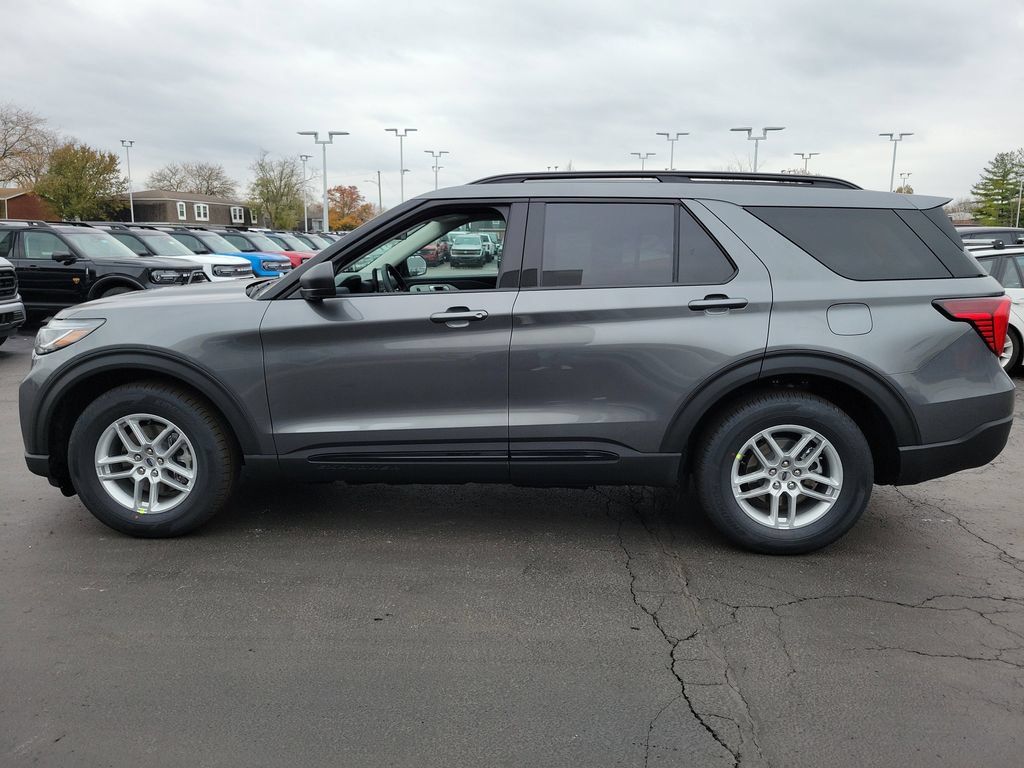 New 2026 Ford Explorer Active RWD image 7