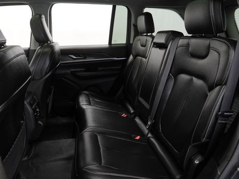 Certified 2023 Jeep Grand Cherokee Limited w/ Black Appearance Package image 19