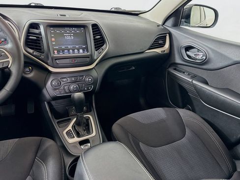 Used 2015 Jeep Cherokee Latitude w/ Comfort/Convenience Group FWD image 23