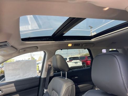 New 2026 Nissan Pathfinder Platinum AWD/4WD image 10