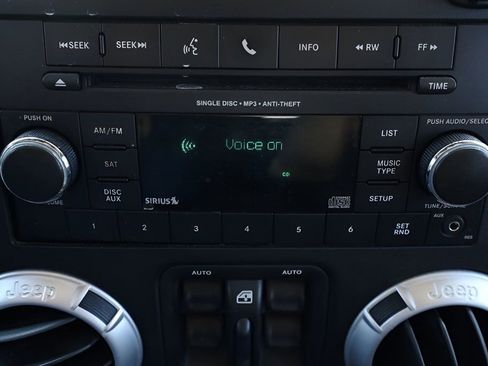 Used 2013 Jeep Wrangler Unlimited Sahara w/ Connectivity Group AWD/4WD image 23