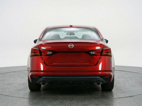 Used 2025 Nissan Altima 2.5 SV FWD image 7