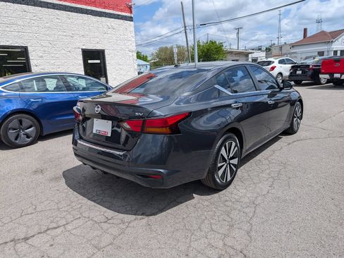 Used 2022 Nissan Altima 2.5 SV FWD image 6