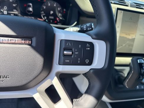 Used 2025 Land Rover Defender 110 S image 21