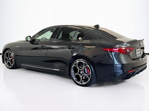 Used 2023 Alfa Romeo Giulia Veloce RWD image 7