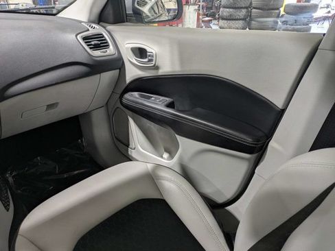 Used 2020 Jeep Compass Latitude FWD image 17