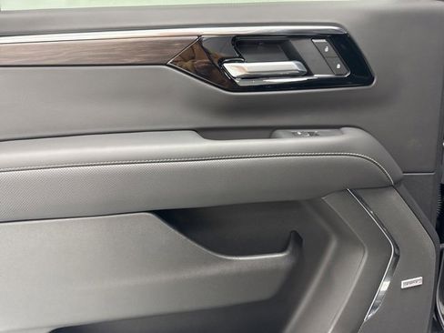 New 2026 Chevrolet Suburban Premier image 26