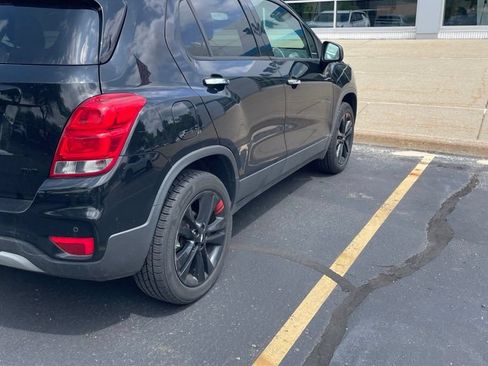 Used 2018 Chevrolet Trax LT w/ Sun & Sound Package AWD/4WD image 3