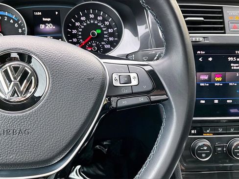 Used 2018 Volkswagen e-Golf SE w/ DC Fast Charging Package image 26