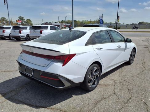 New 2025 Hyundai Elantra SEL image 3