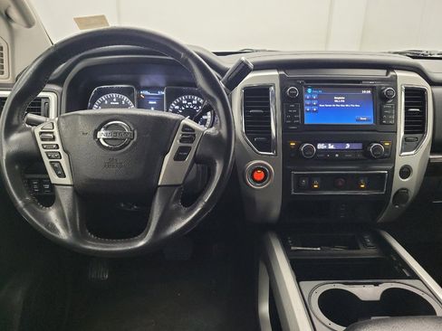 Used 2018 Nissan Titan SV w/ SV Convenience Package image 22