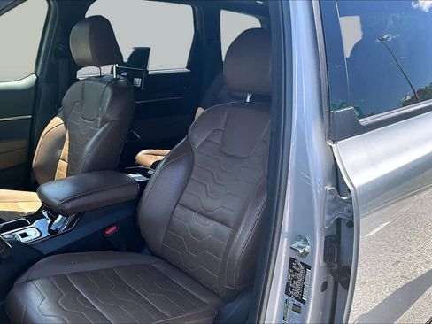 Used 2022 Kia Telluride SX w/ SX Prestige Package AWD/4WD image 8