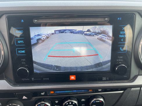 Used 2017 Toyota Tacoma TRD Sport image 20