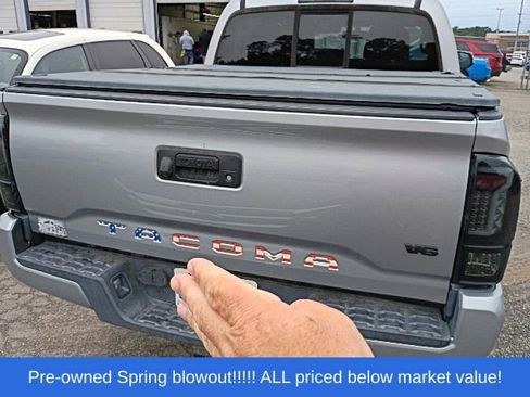 Used 2016 Toyota Tacoma TRD Sport w/ Towing Package AWD/4WD image 20