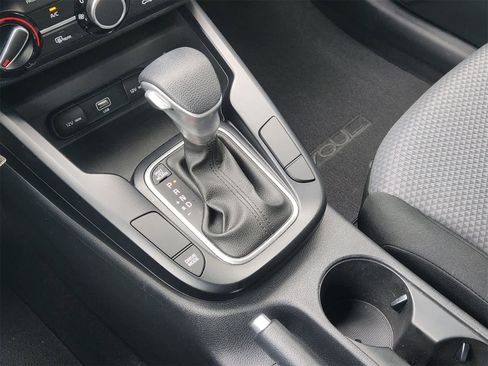 Used 2022 Kia Soul LX w/ Technology Package image 17