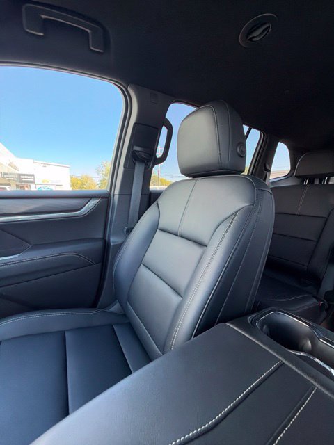 Used 2025 GMC Acadia Elevation w/ Elevation Premium Package FWD image 19