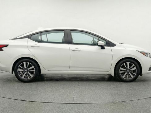 Used 2025 Nissan Versa SV image 11