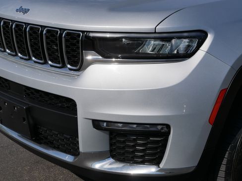 Used 2022 Jeep Grand Cherokee L Limited AWD/4WD image 16