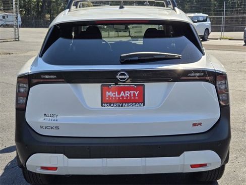 New 2026 Nissan Kicks SR image 9
