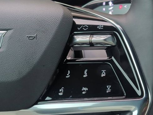 Certified 2026 Cadillac Vistiq Sport image 11