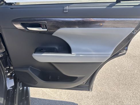New 2026 Toyota Highlander Platinum AWD/4WD image 34