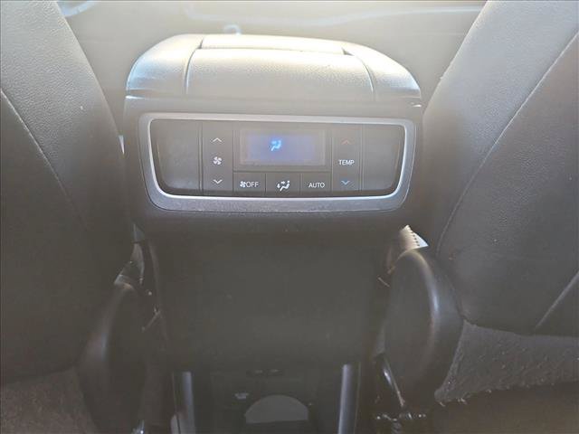 Used 2018 Toyota Highlander SE AWD/4WD image 16