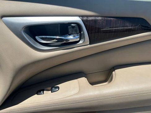 Used 2015 Nissan Pathfinder Platinum w/ Family Entertainment Package FWD image 38