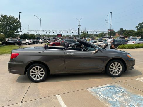 Used 2014 Chrysler 200 Touring FWD image 8