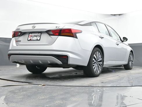 Used 2024 Nissan Altima 2.5 SV image 42