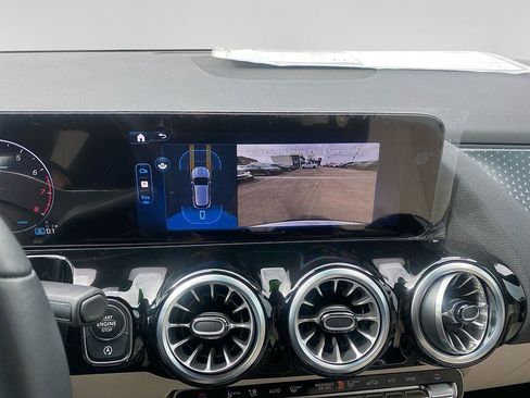 New 2025 Mercedes-Benz GLA 250 image 18