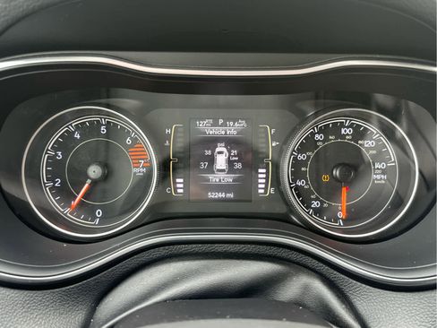 Used 2020 Jeep Cherokee Latitude Plus image 31