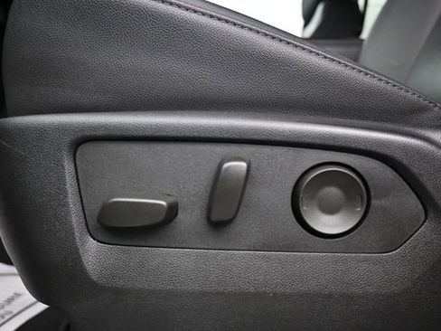 Used 2025 Chevrolet Suburban Z71 image 10