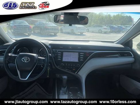 Used 2018 Toyota Camry LE FWD image 13