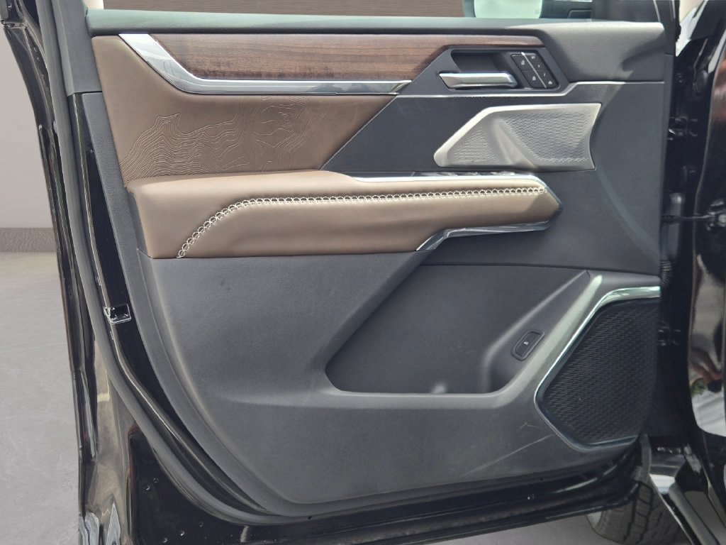 Used 2026 GMC Acadia Denali Ultimate w/ LPO, Floor Liner Package FWD image 28