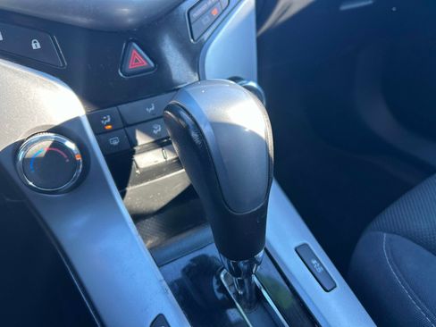 Used 2013 Chevrolet Cruze LT image 29