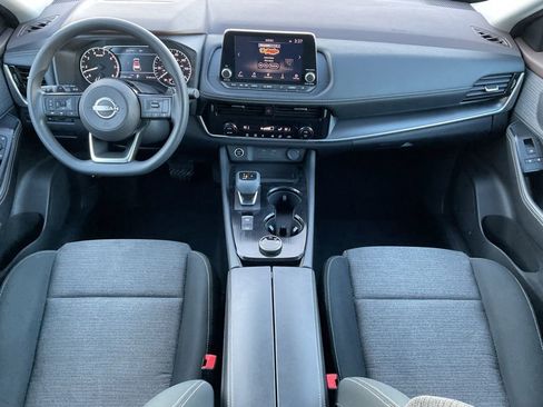 Used 2023 Nissan Rogue SV image 16