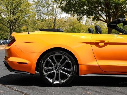 Used 2018 Ford Mustang GT Premium w/ Equipment Group 401A RWD image 9