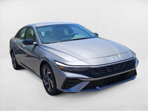 New 2025 Hyundai Elantra SEL image 7