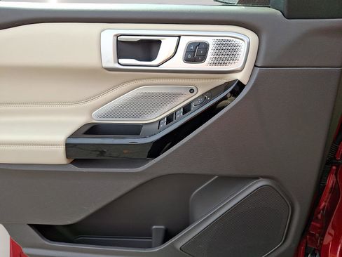 Used 2022 Ford Explorer Platinum w/ Equipment Group 601A image 30