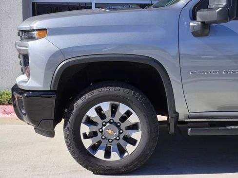 Used 2024 Chevrolet Silverado 2500 Custom w/ Custom Value Package image 8