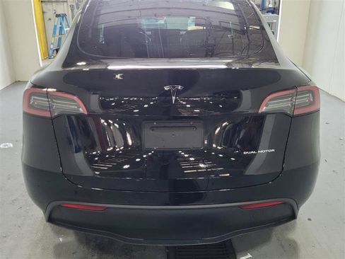 Used 2023 Tesla Model Y Long Range AWD/4WD image 3