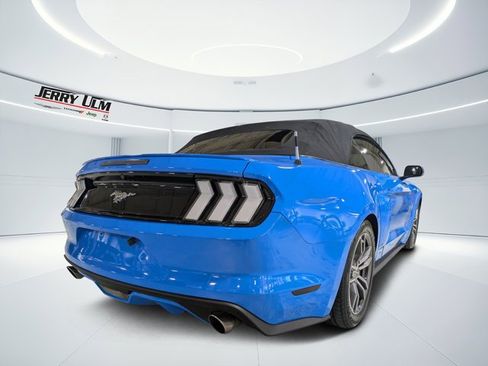 Used 2017 Ford Mustang Premium image 3