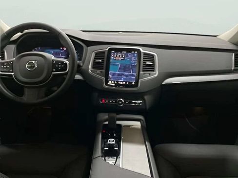 Used 2025 Volvo XC90 B5 Core AWD/4WD image 14