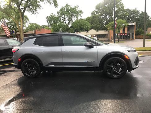 New 2024 Chevrolet Equinox EV RS FWD image 2