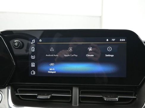 Used 2025 Chevrolet Trax LT w/ LT Convenience Package image 17